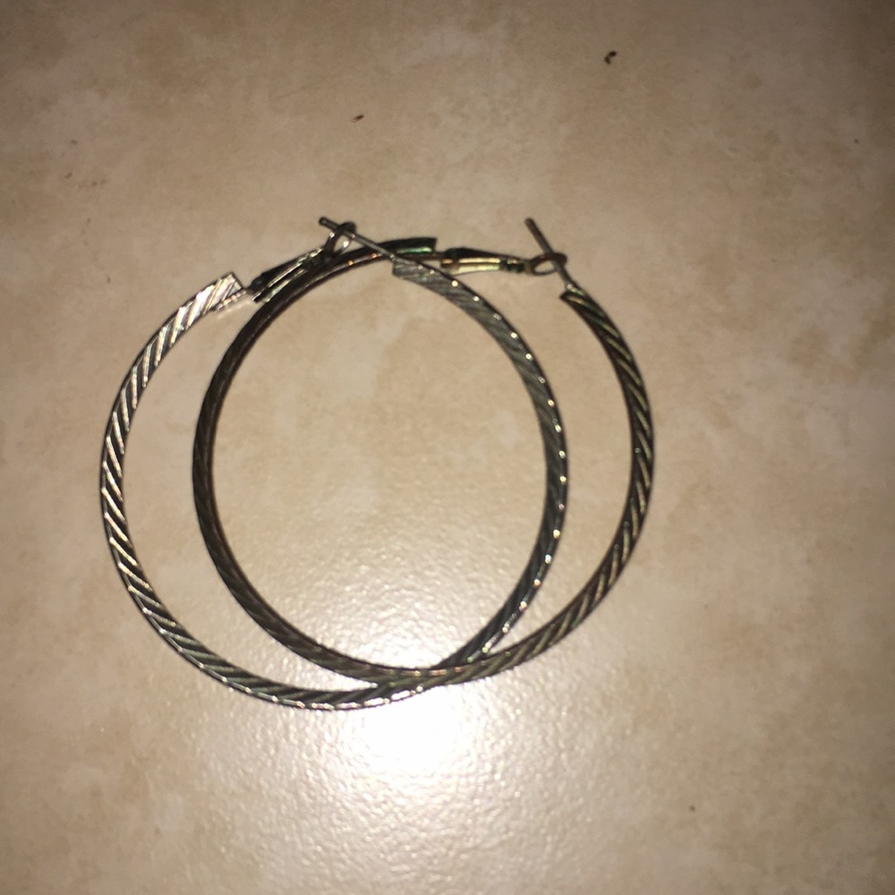 2 set of hoop earrings